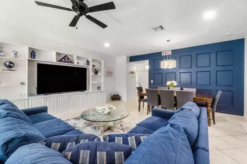 103 Half Moon Cir #E2, Hypoluxo, FL 33462