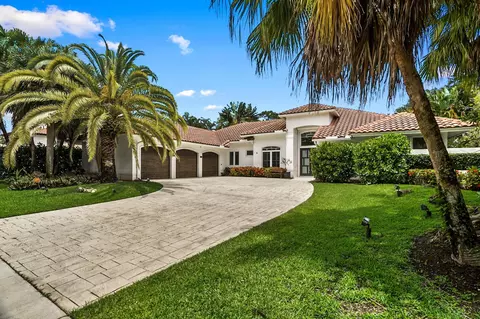 910 Parkside Cir N, Boca Raton, FL 33486