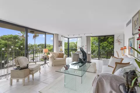 859 Jeffery St #401, Boca Raton, FL 33487
