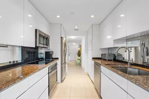 859 Jeffery St #401, Boca Raton, FL 33487