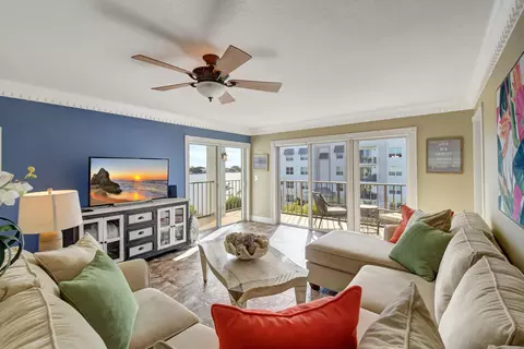 1206 S Lake Dr #504, Lantana, FL 33462