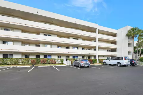 3186 Via Poinciana Dr #304, Lake Worth, FL 33467
