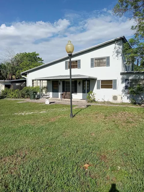 141 Walker Ave, Greenacres, FL 33463