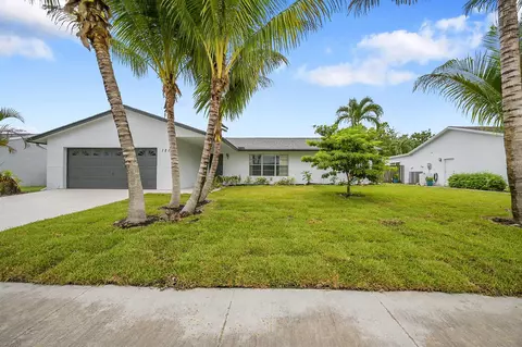 121 Puffin Ct, Royal Palm Beach, FL 33411
