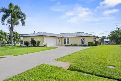 453 SE Seabreeze Ln, Port Saint Lucie, FL 34983
