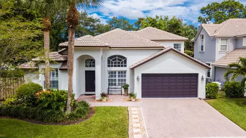 230 Lone Pine Dr, Palm Beach Gardens, FL 33410