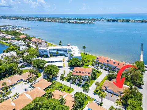29 S Lakeshore Dr, Hypoluxo, FL 33462