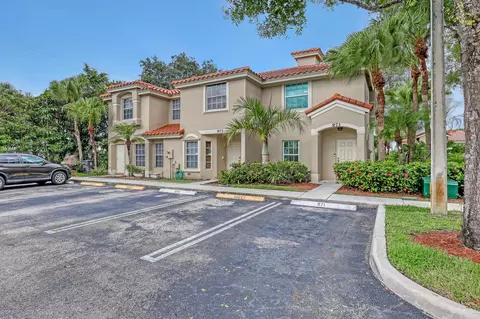 971 Summit Lake Dr, West Palm Beach, FL 33406