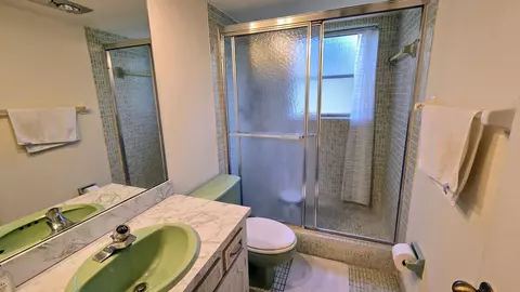 Bath - 3100 N Course Ln #410, Pompano Beach, FL 33069 photo 3 of 3
