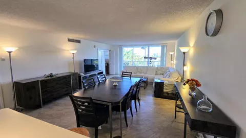 Dining - 3100 N Course Ln #410, Pompano Beach, FL 33069 photo 1 of 3