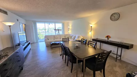 Dining - 3100 N Course Ln #410, Pompano Beach, FL 33069 photo 2 of 3