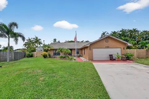7700 Woodland Creek Ln, Lake Worth, FL 33467