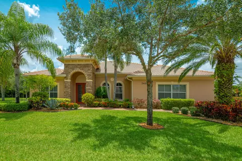 7422 SE Belle Maison Dr, Stuart, FL 34997
