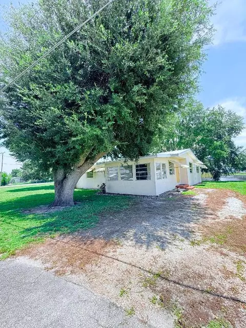 1025 Ash Cir, Okeechobee, FL 34974