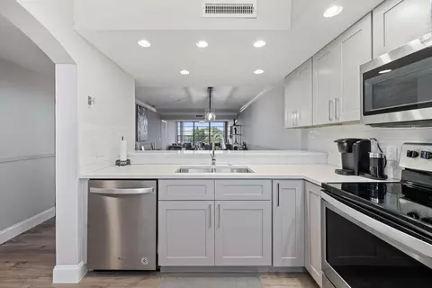 3716 Whitehall Dr #405, West Palm Beach, FL 33401