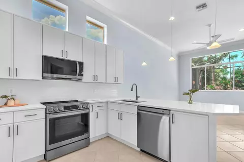 7756 Greenbrier Cir, Port Saint Lucie, FL 34986