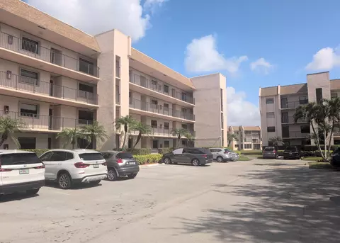 10207 Sunrise Lakes Blvd #108, Sunrise, FL 33322