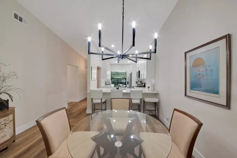 Dining - 1601 Sabal Ridge Cir #F, Palm Beach Gardens, FL 33418 photo 6 of 7
