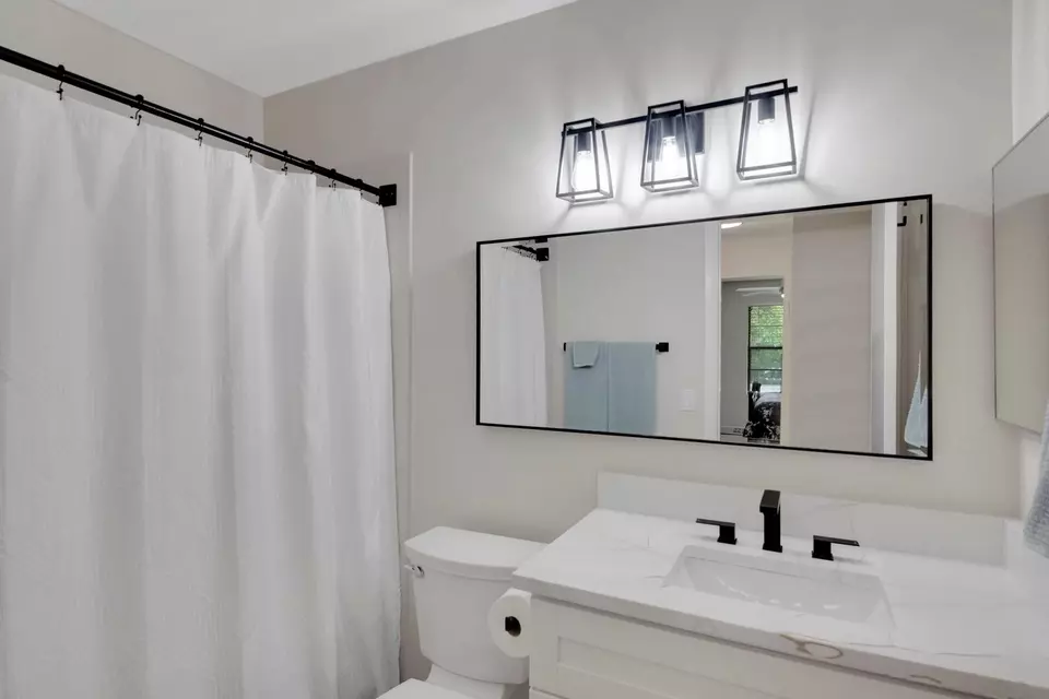 Bath - 1601 Sabal Ridge Cir #F, Palm Beach Gardens, FL 33418 photo 3 of 3