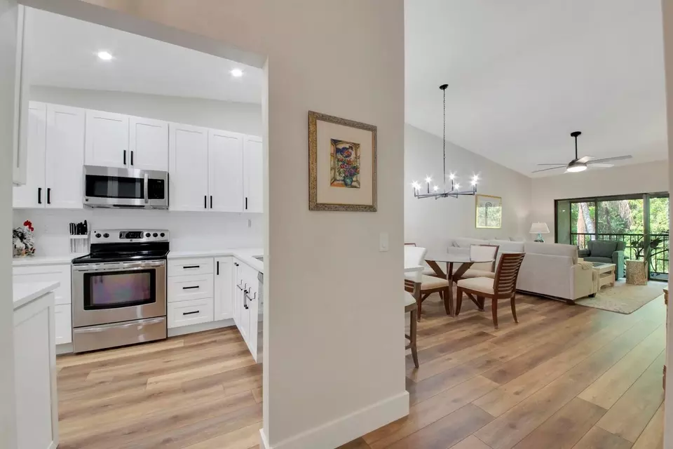 Entry Way - 1601 Sabal Ridge Cir #F, Palm Beach Gardens, FL 33418 photo 3 of 3