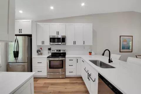 Kitchen - 1601 Sabal Ridge Cir #F, Palm Beach Gardens, FL 33418 photo 1 of 7