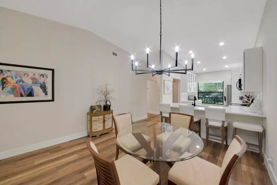 Dining - 1601 Sabal Ridge Cir #F, Palm Beach Gardens, FL 33418 photo 5 of 7