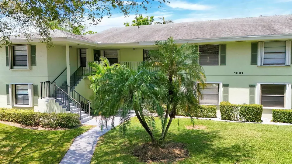 Other - 1601 Sabal Ridge Cir #F, Palm Beach Gardens, FL 33418 photo 4 of 5