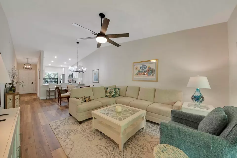 Living - 1601 Sabal Ridge Cir #F, Palm Beach Gardens, FL 33418 photo 1 of 5
