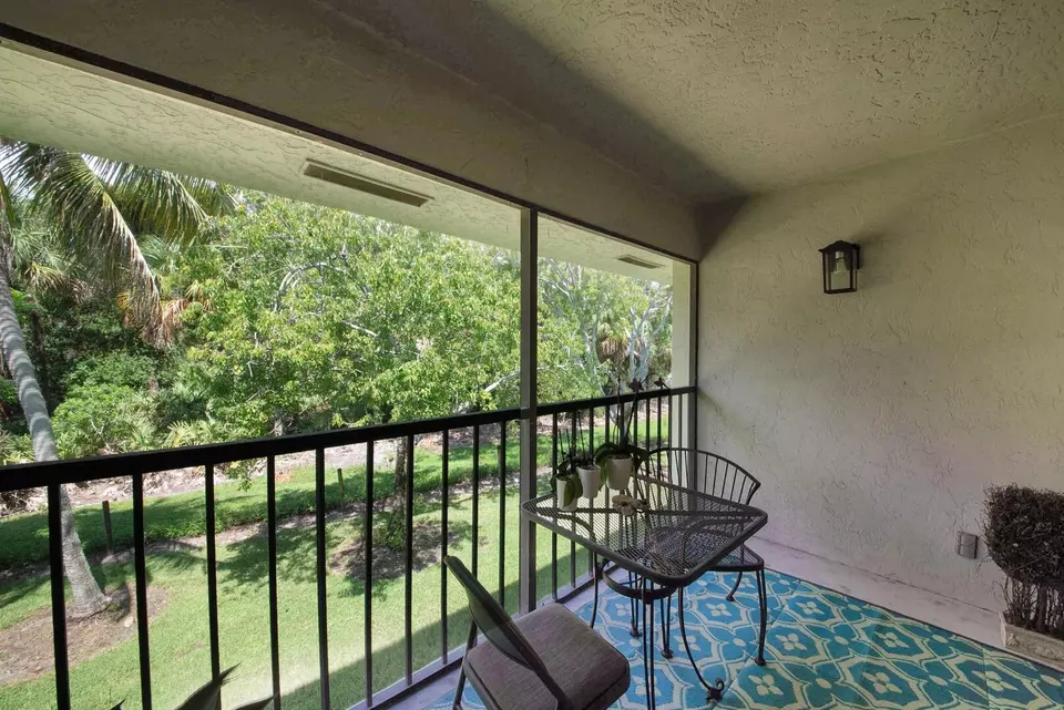 Exterior - 1601 Sabal Ridge Cir #F, Palm Beach Gardens, FL 33418 photo 2 of 3