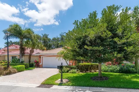 7370 Modena Dr, Boynton Beach, FL 33437