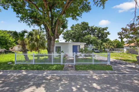 1181 W 32nd St, Riviera Beach, FL 33404