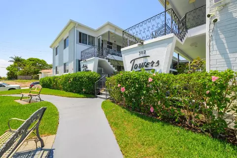 302 Lake Osborne #4, Lake Worth Beach, FL 33461