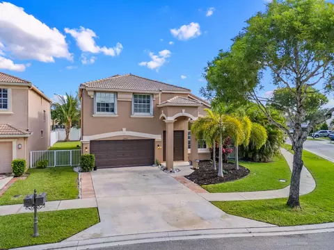 1245 Oakwater Dr, Royal Palm Beach, FL 33411