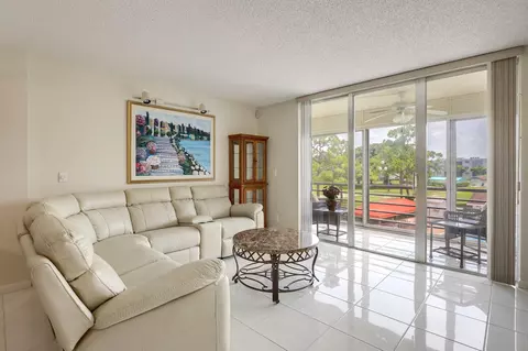 6850 10th Ave N #303, Lake Worth, FL 33467