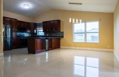 7527 SW Sw 7th Pl Pl, North Lauderdale, FL 33068 | MLS
