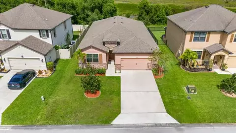 6122 NW Regent St, Saint Lucie West, FL 34983