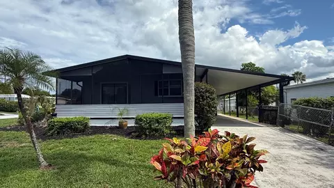 7056 SE Amendment St, Hobe Sound, FL 33455