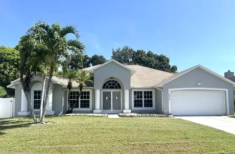 2549 SE Tiger Ave, Port Saint Lucie, FL 34952
