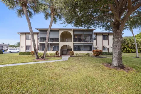5817 La Pinata Blvd #D-2, Greenacres, FL 33463