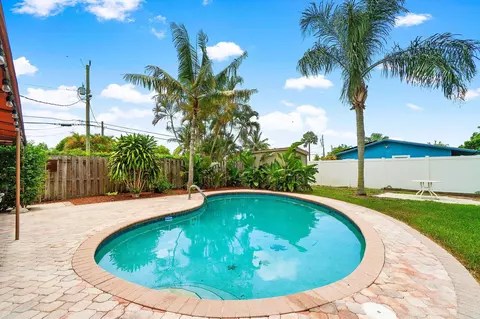 6679 Rigger Rd, Lantana, FL 33462