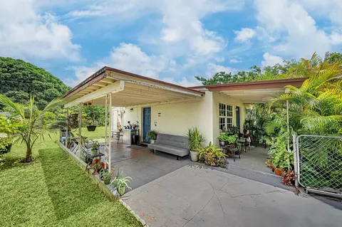 301 Mentone Rd, Lake Worth, FL 33462
