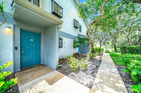 2717 S Oakland Forest Dr #102, Oakland Park, FL 33309