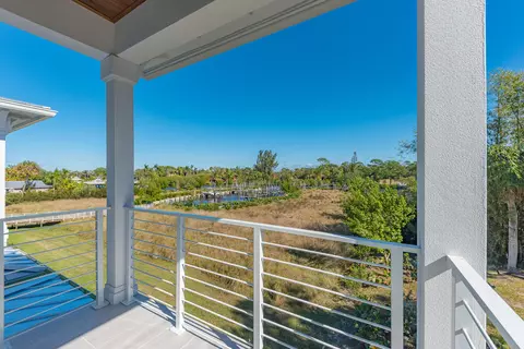 Exterior - 4695 SE Manatee Way, Stuart, FL 34997 photo 4 of 4