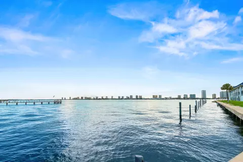 410 Wilma #203, Riviera Beach, FL 33404