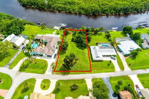 733 SE Hidden River Dr, Port St Lucie, FL 34983