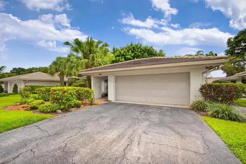 4840 Pine Tree Dr, Boynton Beach, FL 33436