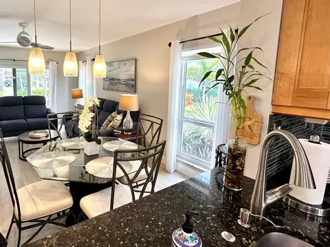 250 NE 20th St #1090, Boca Raton, FL 33431