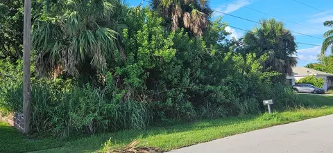 1225 SW Ackard Ave, Port St Lucie, FL 34953