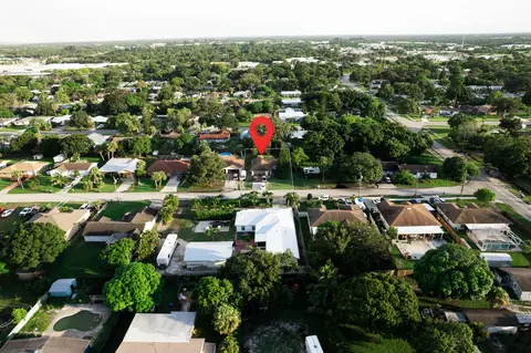 805 Ixoria Ave, Fort Pierce, FL 34982