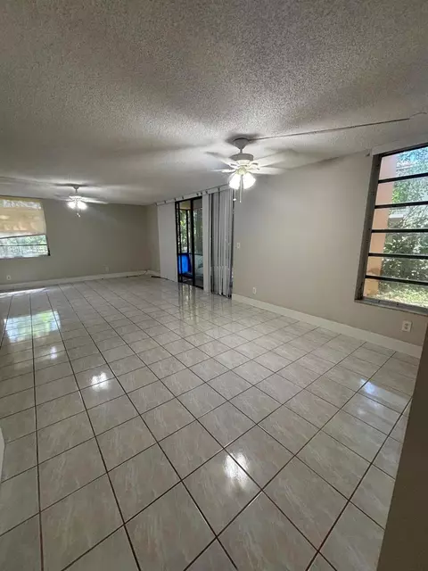 400 Commodore Dr #101, Plantation, FL 33325